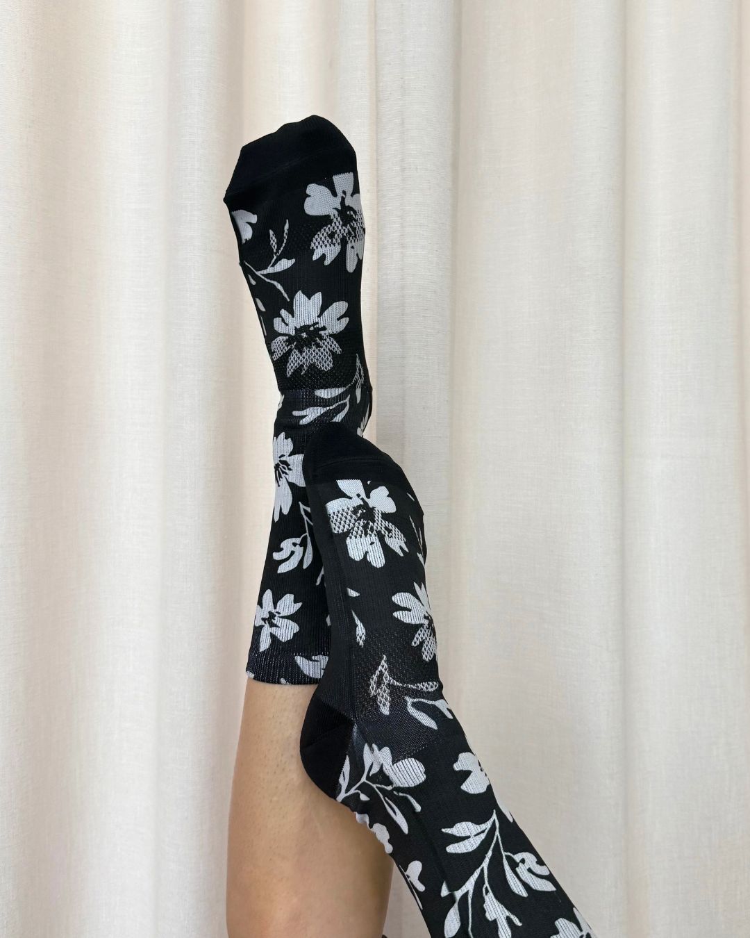 Performance Crew Socks - Black Floral Maze