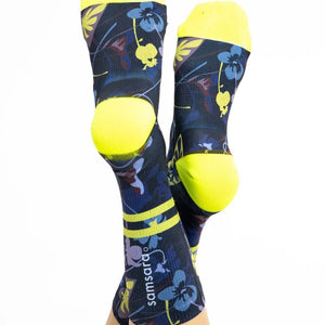 Bottom view of women’s cycling socks with Winter Floral print, yellow ankle stripes, toes, heals and Samsara wordmark on back.